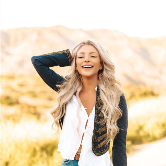 Meet your Posher, Kelly - Picture 1 of 1